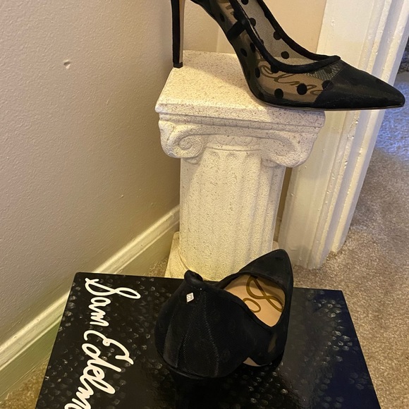 I’m selling a pair of black Sam Edelman mesh high heel shoes. Size 10 - Picture 2 of 3